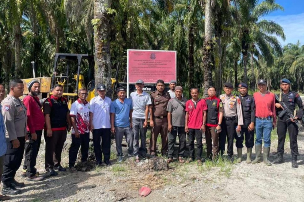 Kejari Abdya Sita Seluruh Tanah Milik PT.Cemerlang Abadi