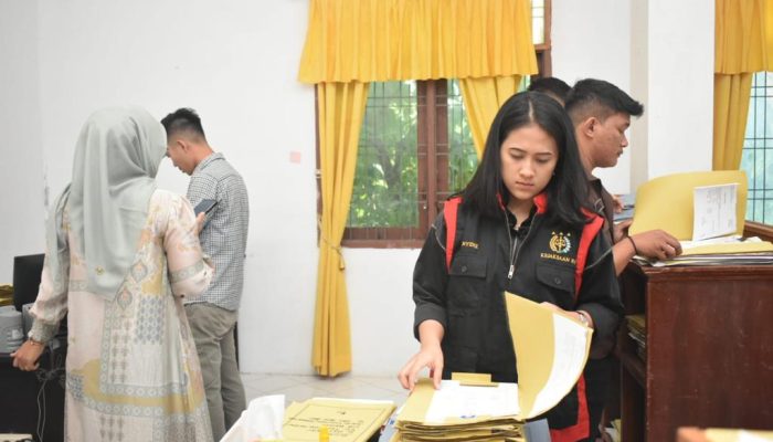 Dugaan Tindak Pidana Korupsi, Penyidik Kejari Bireun Geledah Kantor BPRS Kota Juang