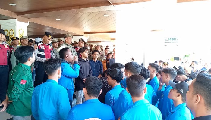 Mahasiswa Demo DPRA, Ini Tuntutannya