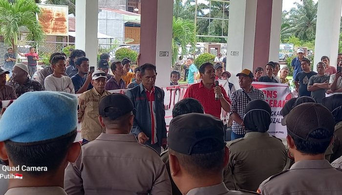 PNS Demo di Kejari, Serukan Tangkap Walikota dan Ketua DPRK Subulussalam