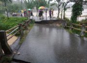 Jembatan Penghubung di Gampong Suka Damai Putus Diterjang Banjir, Rumah Warga Juga Ikut Terendam