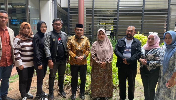 Haji Uma Sambut Ibunda Imam Masykur Mencari Keadilan ke Jakarta