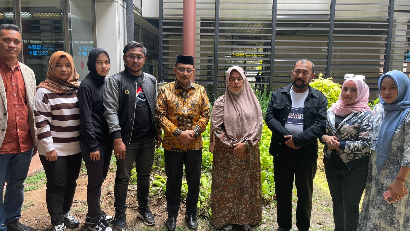 Haji Uma Sambut Ibunda Imam Masykur Mencari Keadilan ke Jakarta