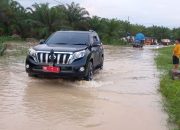 Sempat di Normalisasi, Sungai Penuntungan Meluap ke Badan Jalan Nasional