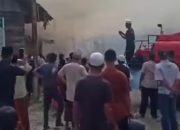 Diduga Korsleting Listrik, 30 Unit Rangkang Terbakar Rata jadi Abu