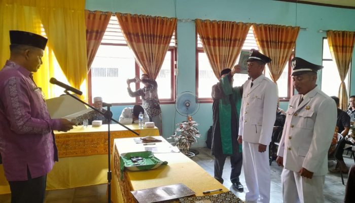 Asisten I Lantik Dua Keuchik di Kecamatan Nurussalam