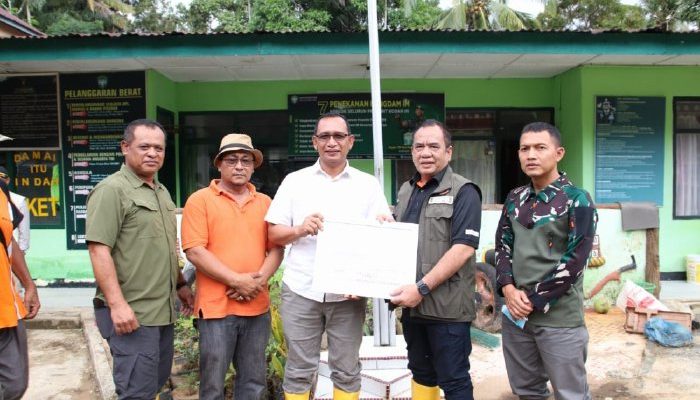 BNPB Pusat Tinjau Posko Pengunsian Banjir Aceh Selatan dan Serahkan Dana 250 Juta