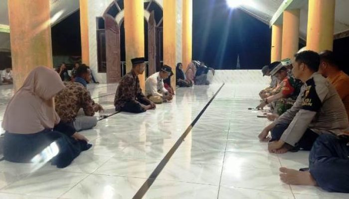 Polisi RW Polsek Simpang Ulim Polres Aceh Timur Mediasi Perselisihan Warga