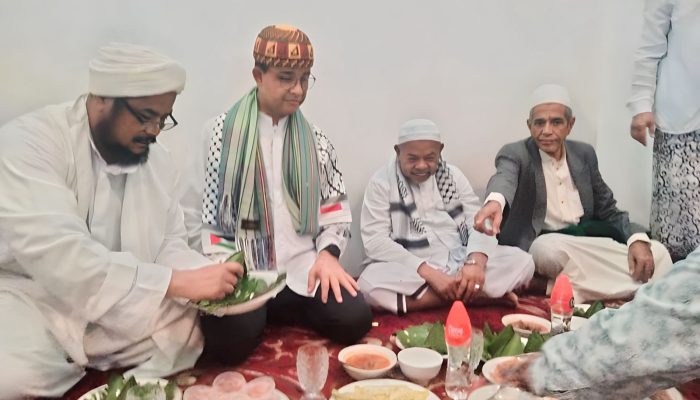 Anies Baswedan Disambut Ulama Kharismatik dan Ribuan Warga di HAUL Ke-3 Habib Muhammad