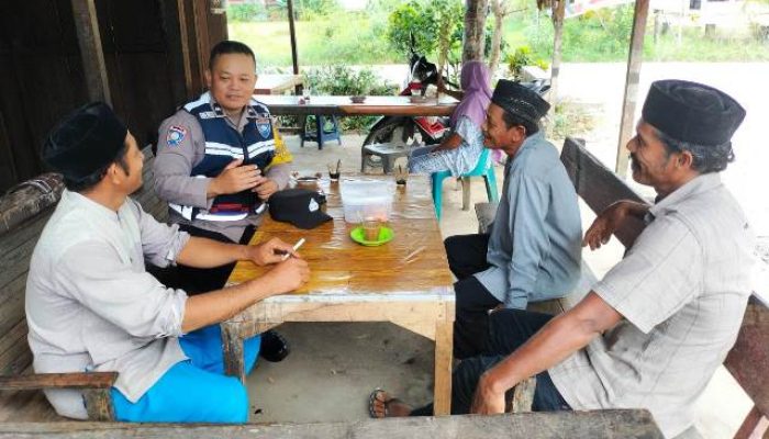 Jalin Kemitraan Kamtibmas, Bhabinkamtibmas Polsek Peureulak Polres Aceh Timur Silaturahmi Dengan Tokoh Agama