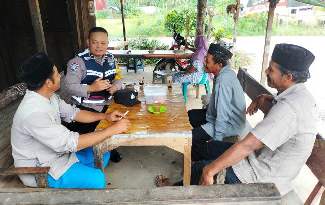 Jalin Kemitraan Kamtibmas, Bhabinkamtibmas Polsek Peureulak Polres Aceh Timur Silaturahmi Dengan Tokoh Agama