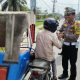 Jumat Berkah, Satlantas Polres Aceh Timur Berbagi Nasi Kotak Kepada Pengguna Jalan