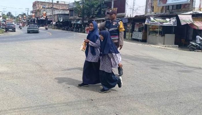 Bhabinkamtibmas Polsek Pantee Bidari Beri Pelayanan Dipagi Hari