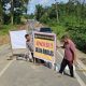 Ruas Jalan Amblas, Bhabinkamtibmas Polsek Ranto Peureulak Polres Aceh Timur Pasang Rambu