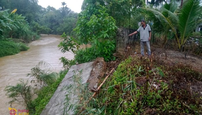 Tanggul Pencegah Banjir di Manggeng Ambruk Akibat Tergerus Erosi