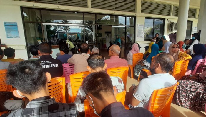 Pasien Berobat Antri Berjam Jam, Pelayanan Rumah Sakit Teuku Peukan Dinilai Buruk