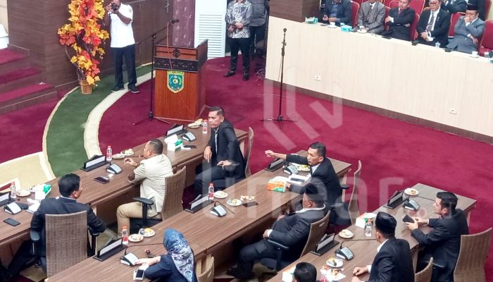 Rapat Paripurna DPR Subulussalam Memanas, Dolly Sampaikan Hak Interplasi