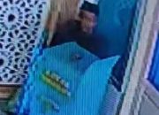 Terekam CCTV, Pencuri Gasak Kotak Amal Masjid At-Taqwa Saat Jemaah Salat Zuhur