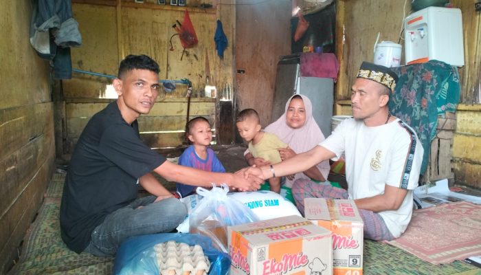 Warga Aceh Timur Tidak Mampu Beli Beras Hingga Makan Batang Keladi, Haji Uma Kirim Bantuan