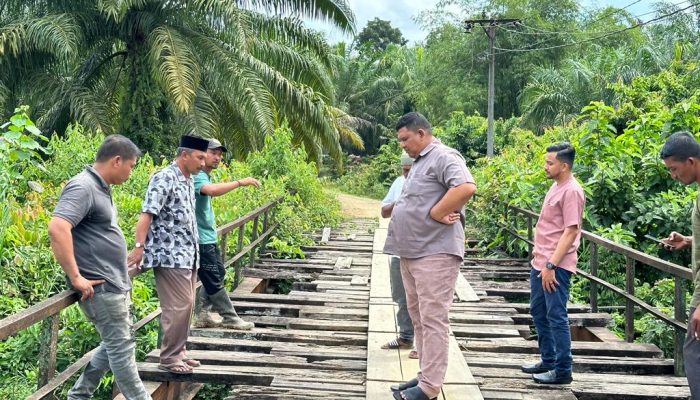 Jembatan Rusak Parah di Desa Buket Bata Aceh Timur Membahayakan, Dewan Mintak Segera Diperbaiki