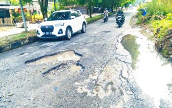 Miris! Jalan Provinsi Berlubang di Subulussalam Tak Kunjung di Perbaiki