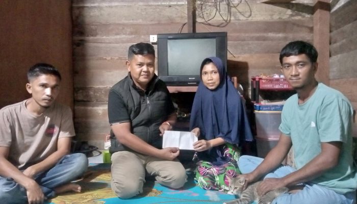 Haji Uma Bantu Biaya Warga Subulussalam Penderita Kanker Lering ke Jakarta