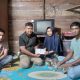 Haji Uma Bantu Biaya Warga Subulussalam Penderita Kanker Lering ke Jakarta