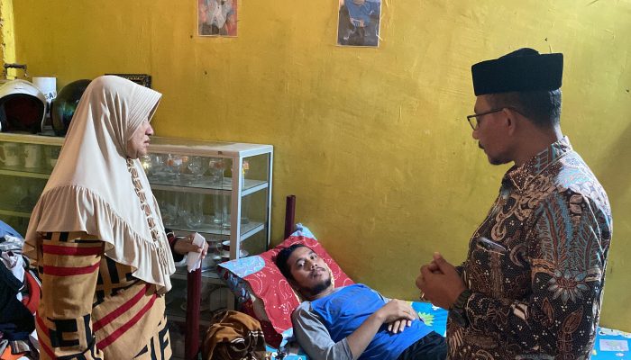 Haji Uma Bantu Biaya Pendampingan Penderita Tumor