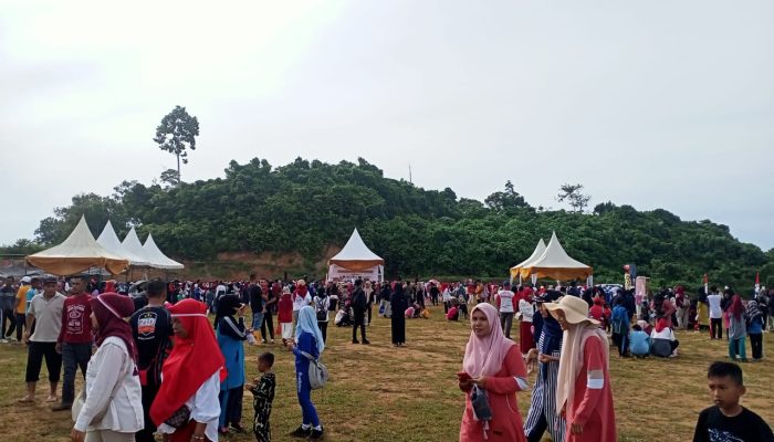 Warga Ramaikan Kegiatan Jalan Sehat Gembira PT Medco E&P Malaka