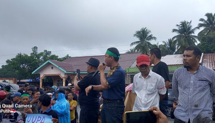 Ratusan Masa Demo di Kantor Panwaslih dan KIP, Desak Tegakkan UUPA Pilkada di Subulussalam