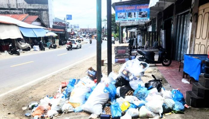 Sampah Tak Kunjung Diangkut, Warga Pertanyakan Kinerja Perkim-LH