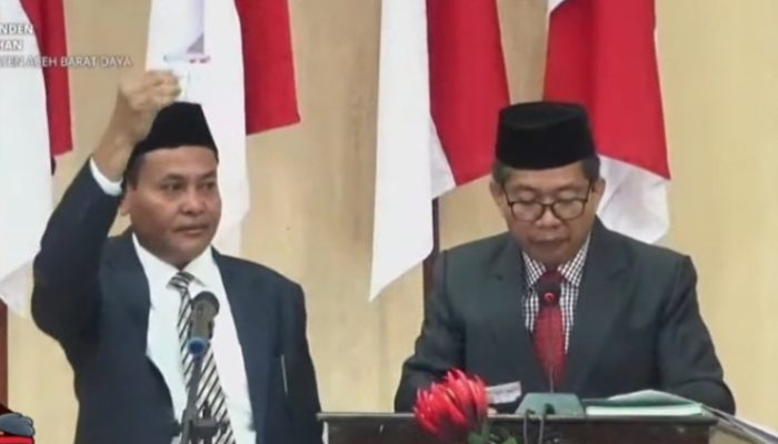 Pasangan SaRaN Launcing Kartu Tani dan Nelayan Makmur Saat Penyampaian Visi Misi