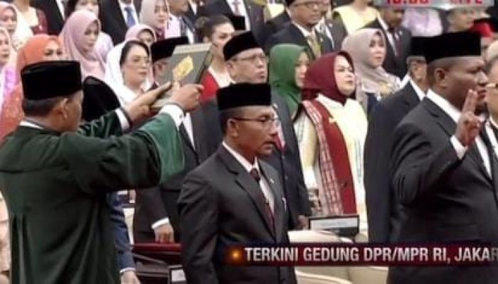 Pelantikan DPD RI, Haji Uma Wakili Seluruh Anggota Beragama Islam Untuk Pengucapan Sumpah