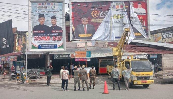 Melanggar Aturan Panwaslih dan Satpol –PP Aceh Barat Copot Puluhan Baliho Kampanye Pilkada 2024