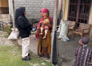 Bagikan Daging Cara Keuchik dan Aparatur Gampong Lamkuta Bahagiakan Yatim dan Fakir Miskin Sambut Lebaran