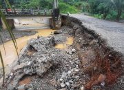 Tanggul Jebol, Jalan Hingga Rumah Warga di Abdya Terancam Terseret Arus