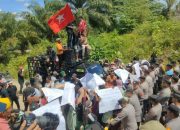 Warga dan Mahasiswa Kepung PT LKT Abdya