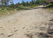 Puluhan Tahun Warga Desa Padang Kawa Nikmati Jalan Buruk