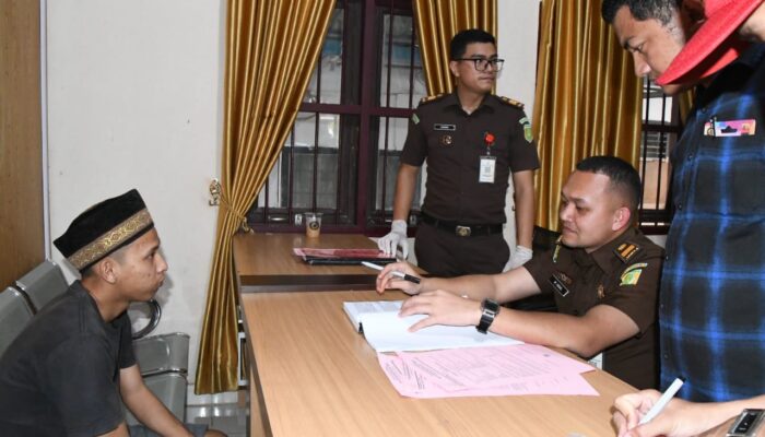 Polres Aceh Timur Serahkan Tersangka Pembunuhan Kurir ke Jaksa