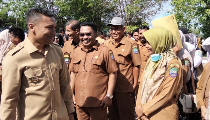 Foto : Bupati Abdya saat cek kesiapan apel.