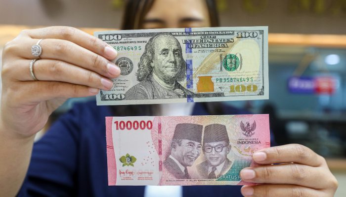 Rupiah Tertekan, Dolar AS Masih Perkasa di Perdagangan Hari Ini